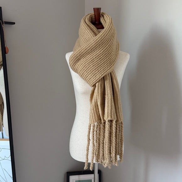 Free People Accessories - 🍁 Free 🍁  People Scarf Beige